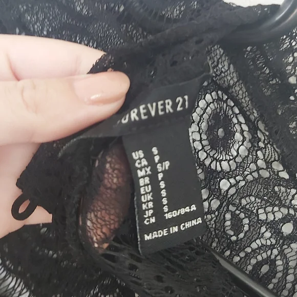 Lace black top - Picture 3 of 4